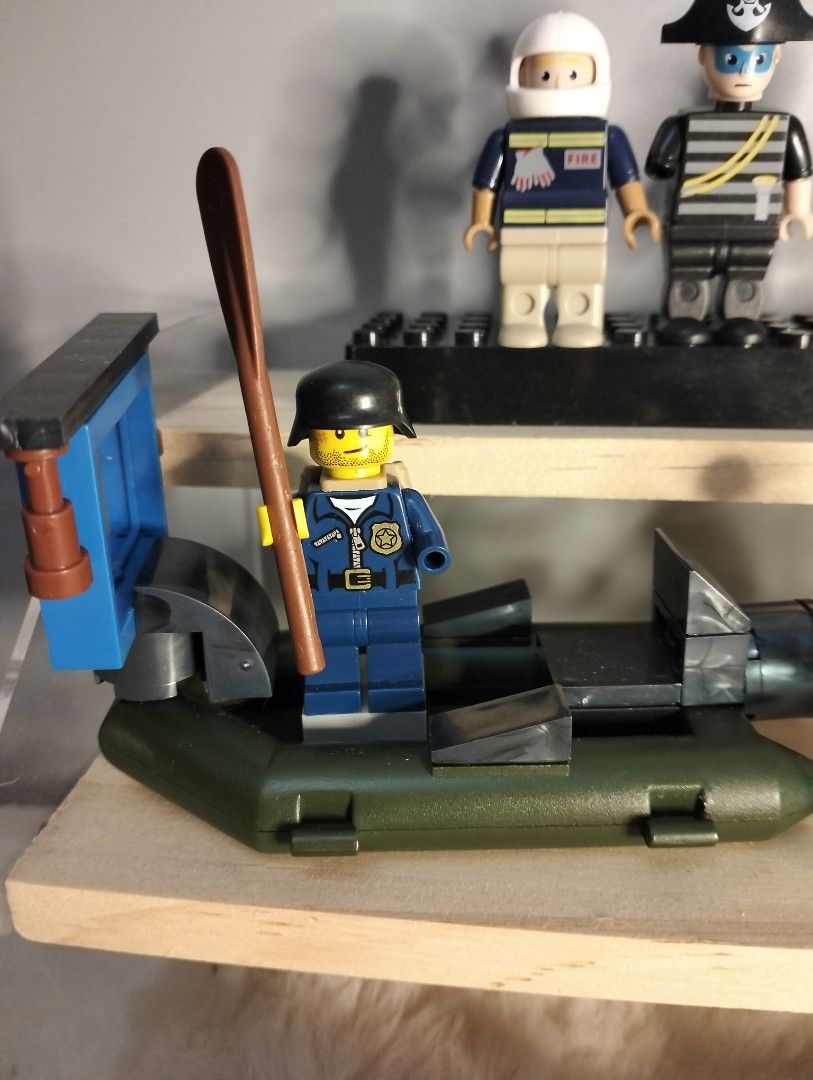 LEGO character Bundle takeall (Category: Lego & Building Sets) located in Manila. Submitted by alayassulittipidfinds (Listing ID 1468925294, Image 3). Description: .