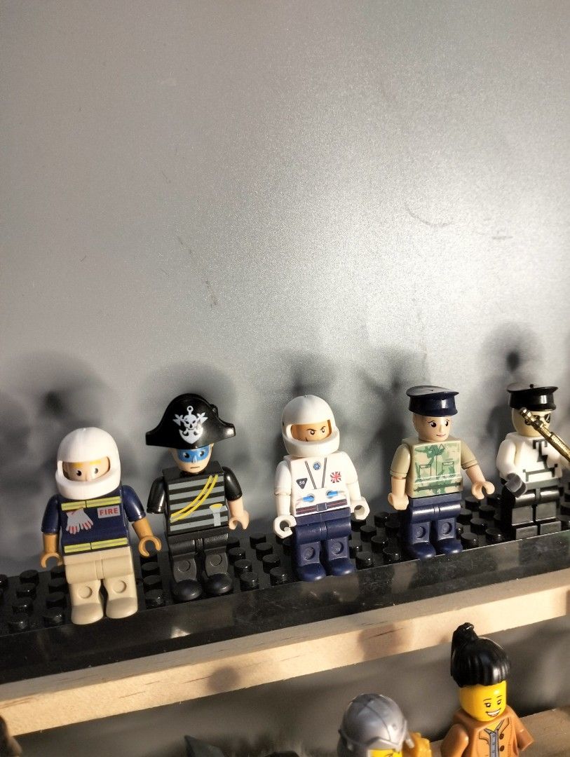 LEGO character Bundle takeall (Category: Lego & Building Sets) located in Manila. Submitted by alayassulittipidfinds (Listing ID 1468925294, Image 2). Description: .