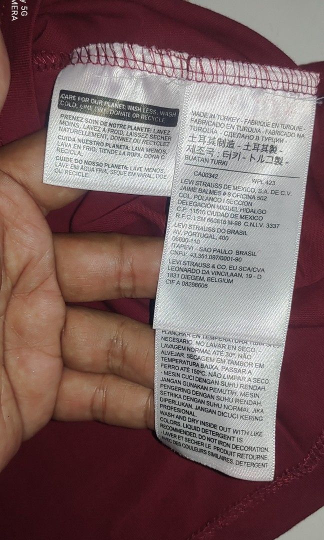 Levis (Category: Formal Shirts) located in Cebu City. Submitted by vintage07 (Listing ID 1468758240, Image 3). Description: Levis Med 20/27 Brandnew with tag No issue Unisex 650+sf.