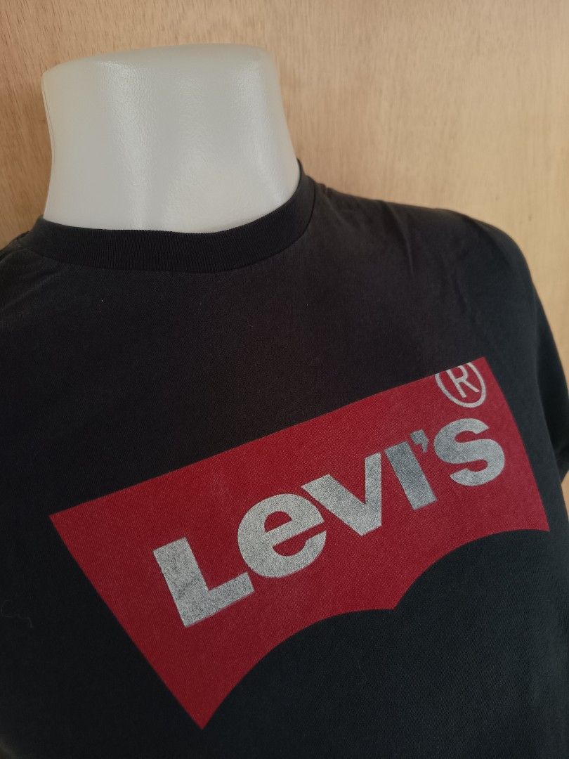 LEVIS (Category: Tshirts & Polo Shirts) located in Kota Bharu. Submitted by bundle_aiman (Listing ID 1468823367, Image 3). Description: CONDITION 8.8/10 CUN.