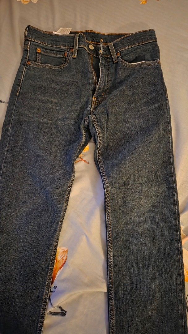 Levi's 512 Jeans W32 L32 (Category: Jeans) located in Manila. Submitted by bernadette2207 (Listing ID 1468762652, Image 3). Description: - Brand: Levi's 512 - Size: W32 L32 - Color: Dark wash blue - Fit: Straight leg - Details: Classic five-pocket style, contrast stitching, metal button fly closure, signature red tab, and leather back waist patch - Condition: Excellent, well-maintained - Mode of Payment: GCash, BPI, or Bank Transfer - Shipping: S