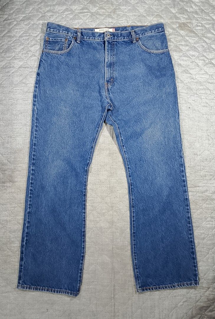 Levi's 517 boot cut size 40 (Category: Jeans) located in Cadiz. Submitted by comradstuff (Listing ID 1468930262, Image 1). Description: Levi's black 550 size 40 waist 40-41" length 44".