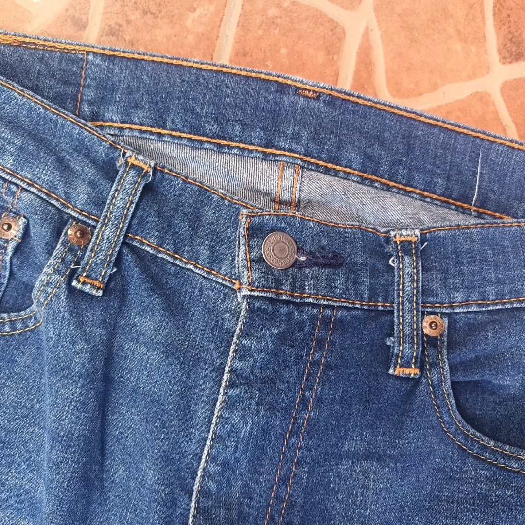 Levi's 559 Relaxed Straight Jeans (Category: Jeans) located in Caloocan City. Submitted by jamesmiguelgggg (Listing ID 1468604402, Image 2). Description: Levi's 559 Relaxed Straight Jeans Dimensions: Waistline: 32 inches Thigh: 12.5 inches Length: 40 inches Leg opening: 8 inches Issue/s: small hole sa left side ng thigh Condition: Excellent Mine: ₱800 + shipping fee GCash Payment only (PAYMENT FIRST) Courier: J&T or Lalamove Color may vary due to