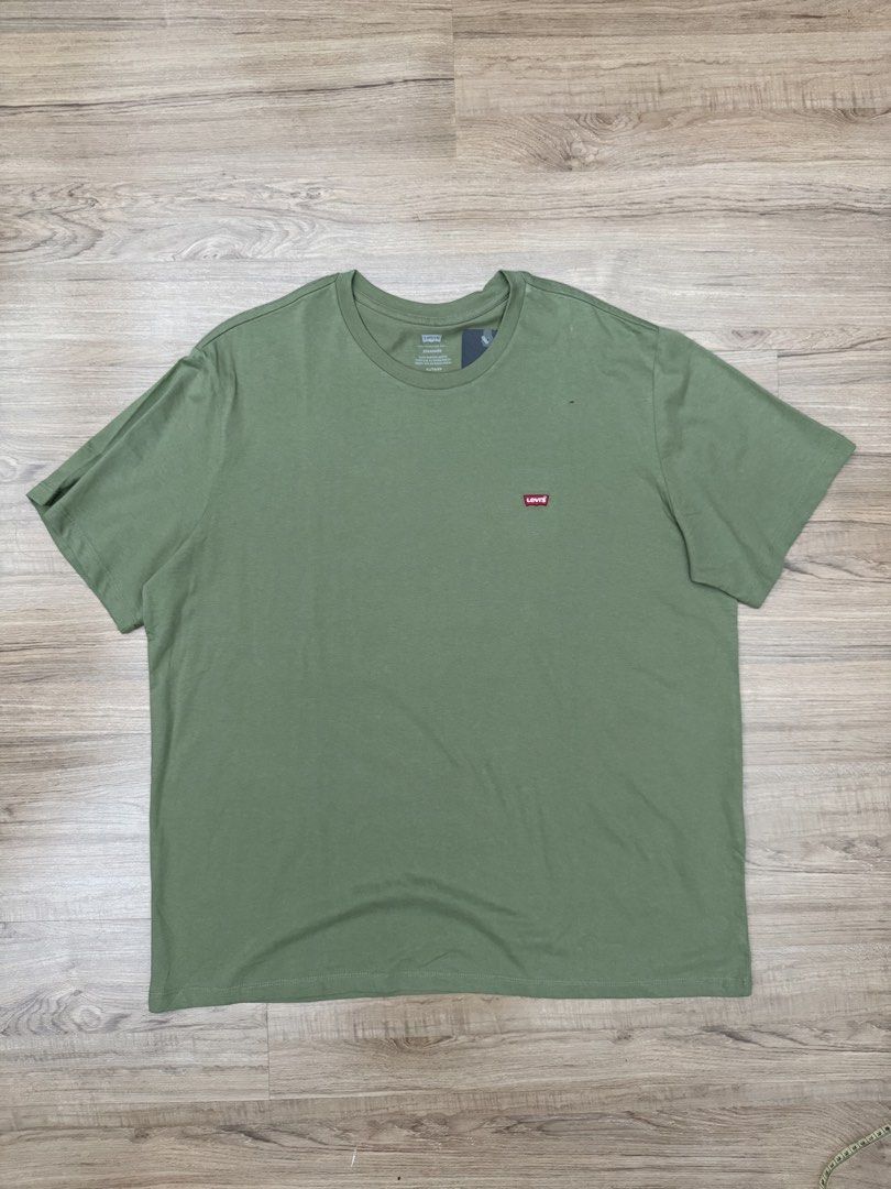Levis basic Tee (ROSAK) (Category: Tshirts & Polo Shirts) located in Klang. Submitted by randomshopkl (Listing ID 1468759851, Image 1). Description: Levis basic Tee (ROSAK) Defect got hole Never worn with tag Size XL Pit 24 Length 29 Price : RM 20 Free Pos .