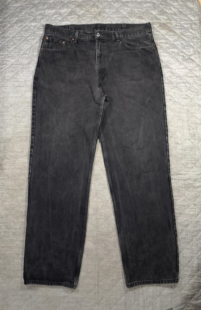 Levi's black 550 size 40 (Category: Jeans) located in Cadiz. Submitted by comradstuff (Listing ID 1468930146, Image 1). Description: Levi's black 550 size 40 waist 40-41" length 46".