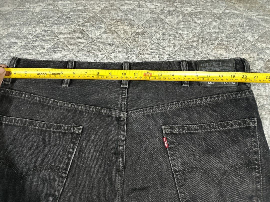 Levi's black 550 size 40 (Category: Jeans) located in Cadiz. Submitted by comradstuff (Listing ID 1468930146, Image 3). Description: Levi's black 550 size 40 waist 40-41" length 46".