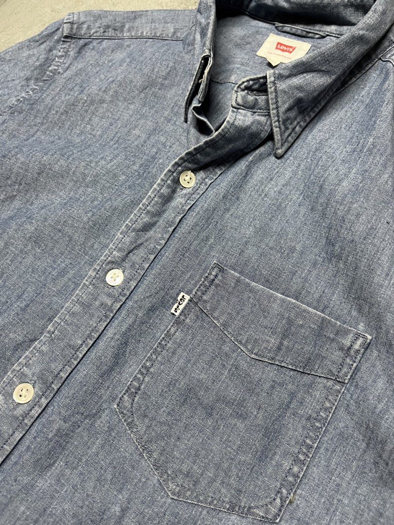Levis button down short sleeve (Category: Activewear) located in Manila. Submitted by james23t (Listing ID 1468876075, Image 3). Description: WANT TO SELL! Levi’s short-sleeve chambray button-down shirt. 22x28 Sobrang solid pa Excellent condition 🏷️.