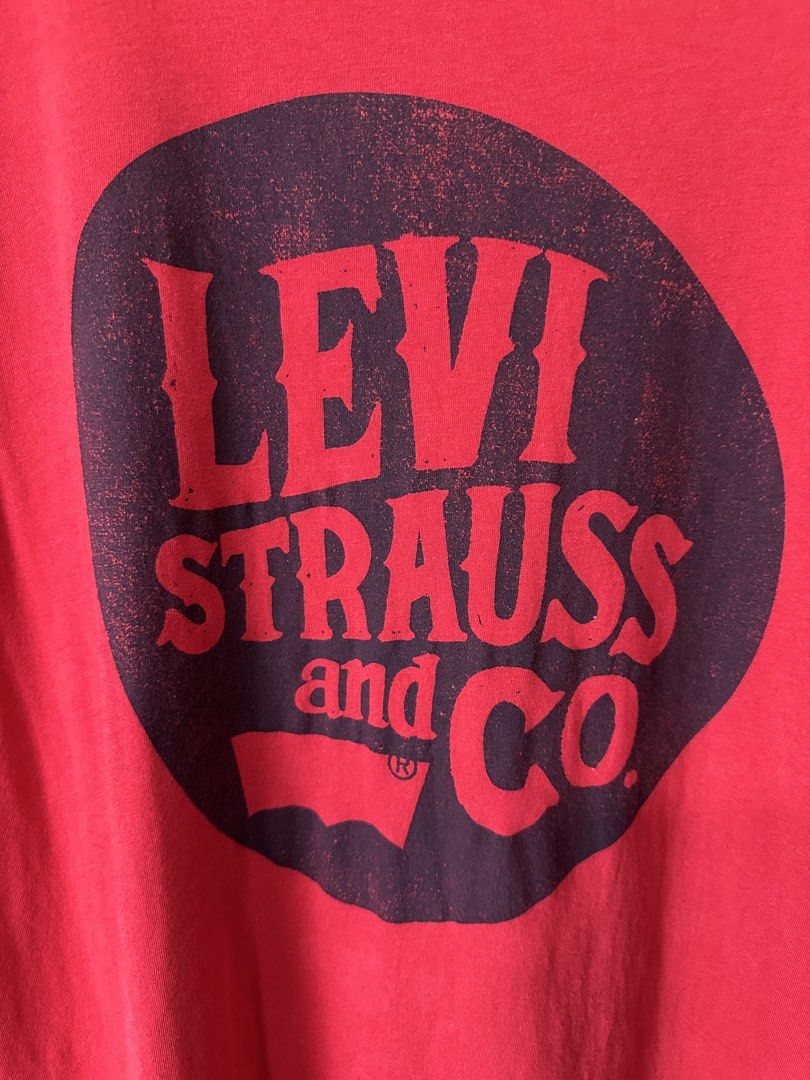 Levi's Circular Logo Design Red Tee (Category: Tshirts & Polo Shirts ) located in San Fernando. Submitted by jazzclosetest2018 (Listing ID 1468789474, Image 2). Description: My Location: San Fernando, Pampanga📍 Payment 1st Transaction! Levi's Circular Logo Design Red Tee Size: Medium (Printed Tag) up to Large Fit Made In El Salvador🇸🇻 L29" * W20" Excellent Condition Legit/Authentic ₱ 450.00 + SF.