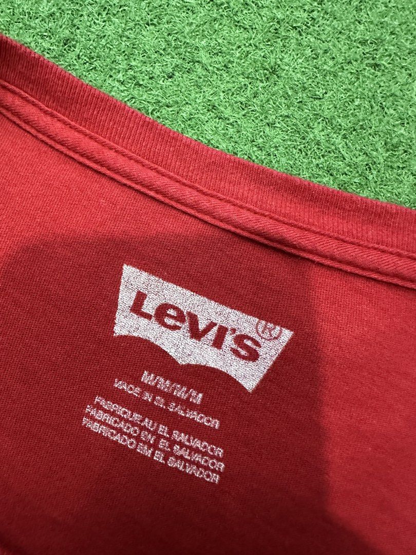 Levi's Circular Logo Design Red Tee (Category: Tshirts & Polo Shirts ) located in San Fernando. Submitted by jazzclosetest2018 (Listing ID 1468789474, Image 3). Description: My Location: San Fernando, Pampanga📍 Payment 1st Transaction! Levi's Circular Logo Design Red Tee Size: Medium (Printed Tag) up to Large Fit Made In El Salvador🇸🇻 L29" * W20" Excellent Condition Legit/Authentic ₱ 450.00 + SF.