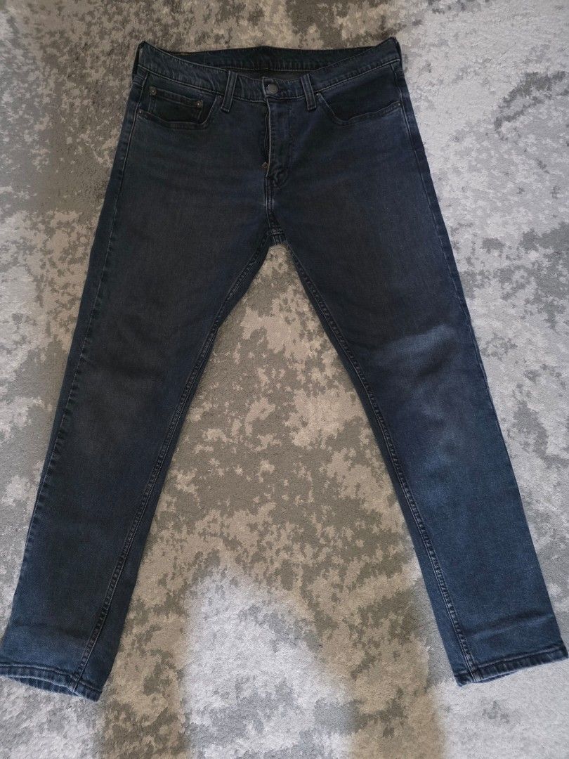 Levi's Dark Blue Denim Jeans 511 size 32 (Category: Jeans) located in Mandaluyong City. Submitted by thematrix17 (Listing ID 1468718889, Image 1). Description: - Classic Levi's jeans in a versatile dark wash denim - Functional 5-pocket styling with printed interior pocket lining - Iconic leather back patch and signature red tab on the rear pocket - Great everyday staple piece for your rotation Great Condition, no stains or damage size 32 Slim Fit