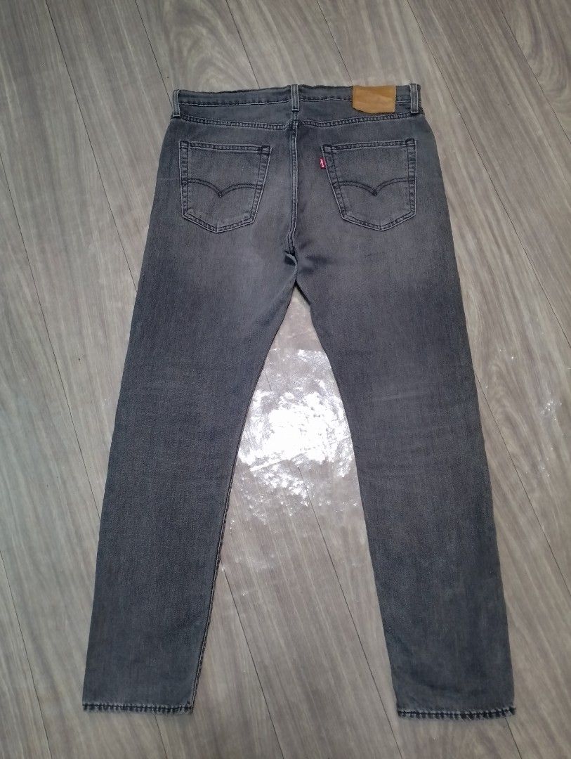 Levi's Grey Jeans (Category: Jeans) located in San Ildefonso. Submitted by lanz_baesa (Listing ID 1468883085, Image 3). Description: - Brand: Levi's - Color/Wash: Grey washed denim with natural fading - Closure: Classic button fly - Design: Traditional five-pocket styling - Details: Iconic rear leather patch and red tab - Condition/Use: Sturdy material, ideal for everyday wear.