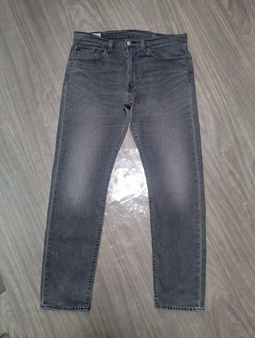 Levi's Grey Jeans (Category: Jeans) located in San Ildefonso. Submitted by lanz_baesa (Listing ID 1468883085, Image 2). Description: - Brand: Levi's - Color/Wash: Grey washed denim with natural fading - Closure: Classic button fly - Design: Traditional five-pocket styling - Details: Iconic rear leather patch and red tab - Condition/Use: Sturdy material, ideal for everyday wear.