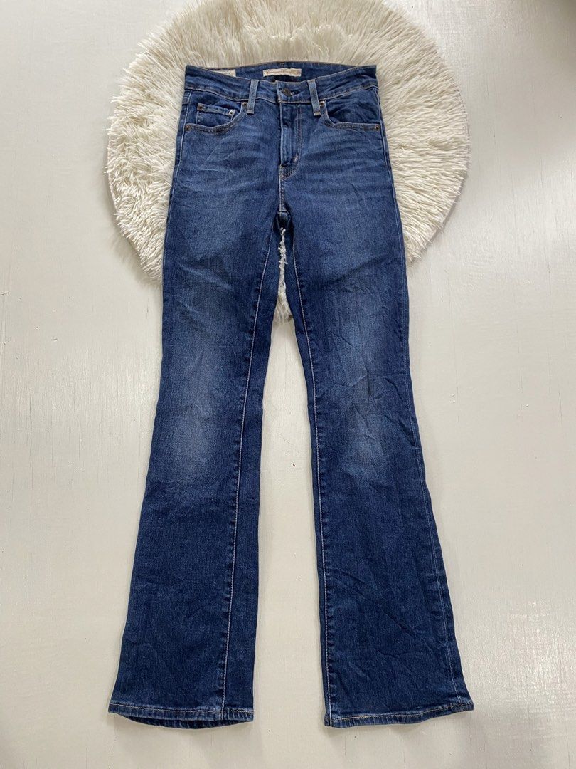 LEVIS HIGH-RISE BOOTCUT (Category: Jeans) located in Aloguinsan. Submitted by zianna10 (Listing ID 1468850290, Image 1). Description: Size 25 Stretchable No issue.