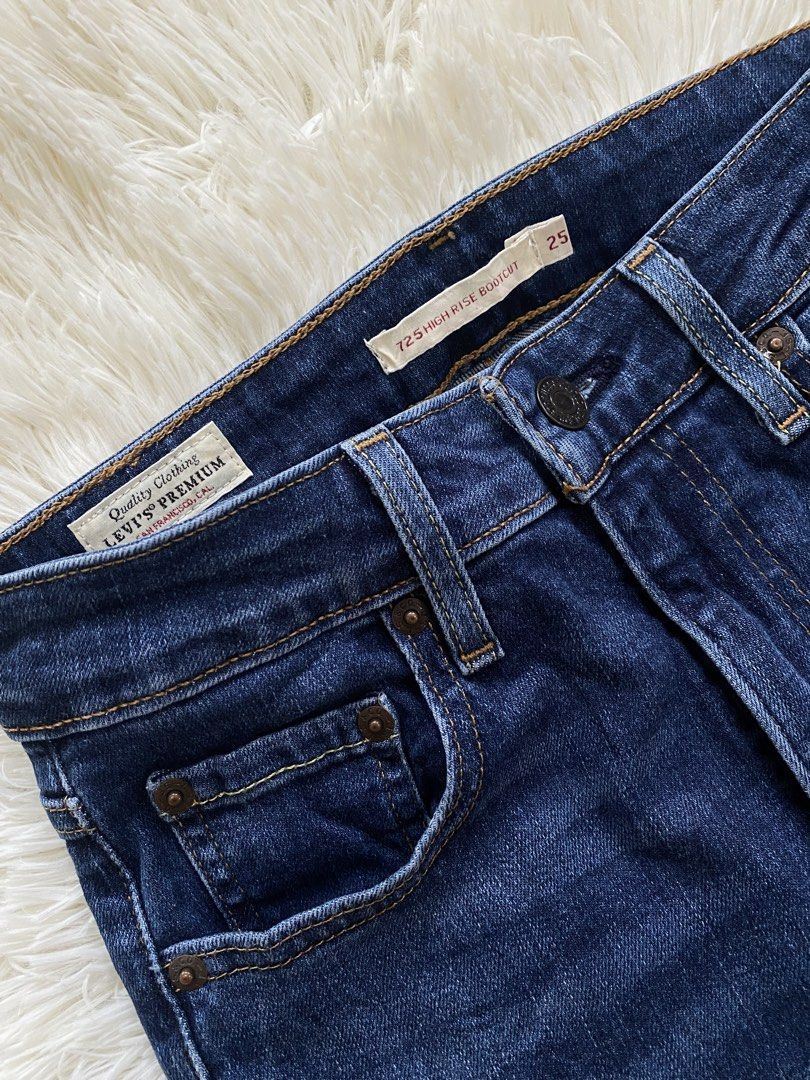 LEVIS HIGH-RISE BOOTCUT (Category: Jeans) located in Aloguinsan. Submitted by zianna10 (Listing ID 1468850290, Image 3). Description: Size 25 Stretchable No issue.