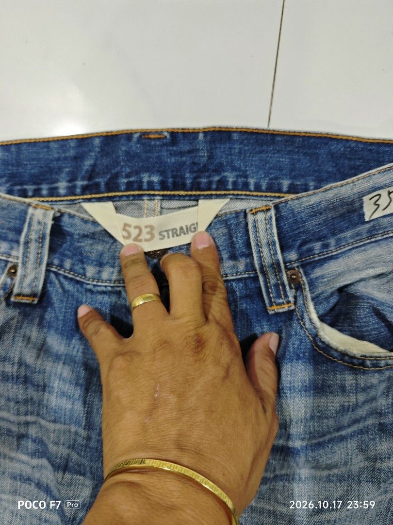Levi's jeans pants (Category: Activewear) located in Mexico. Submitted by josephnuqui1980 (Listing ID 1468763234, Image 3). Description: Levis 523 34Wx32 No pinhole goood condition.