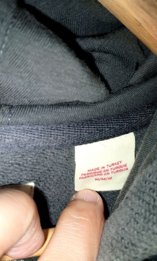 Levi's Paneled Oversized Full-Zip Hoodie (Category: Coats, Jackets and Outerwear) located in Batangas. Submitted by lelethrift.com (Listing ID 1468862139, Image 3). Description: Levi's Paneled Oversized Full-Zip Hooded Hoodie Size: Medium on tag, best fit sa Large to XL complete tags Ready to use, napa laundry na dual zipper excellent condition no fades 10/10 color rate sobrang solid neto👌.