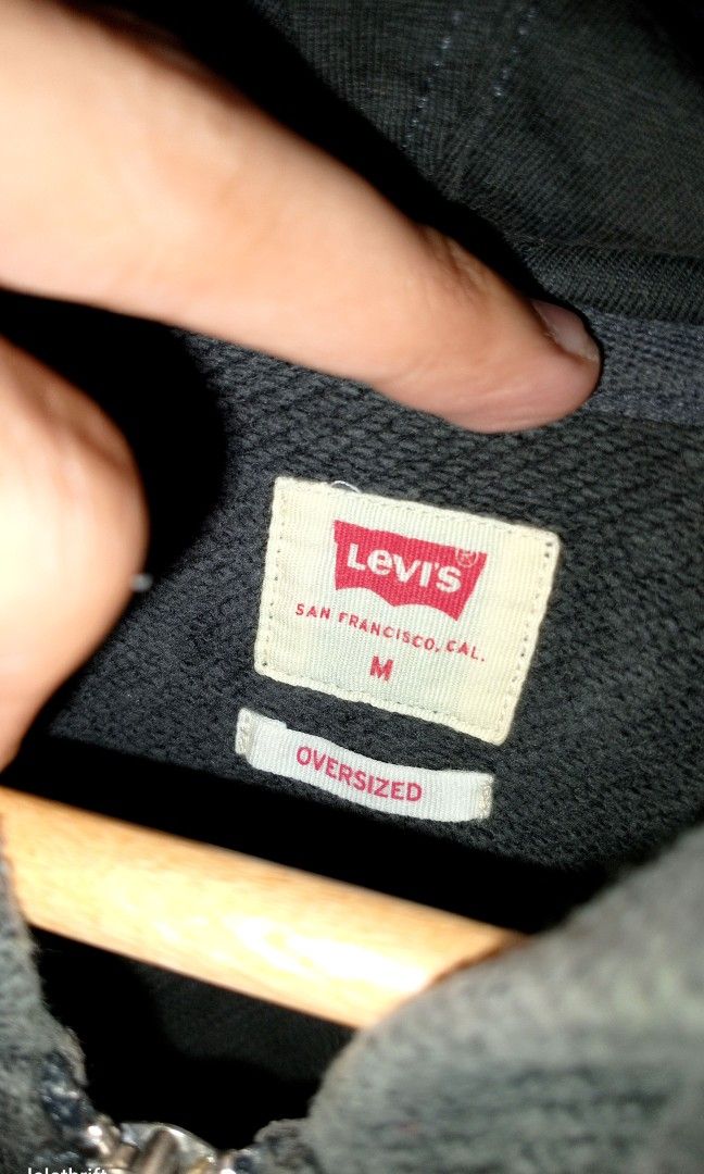 Levi's Paneled Oversized Full-Zip Hoodie (Category: Coats, Jackets and Outerwear) located in Batangas. Submitted by lelethrift.com (Listing ID 1468862139, Image 2). Description: Levi's Paneled Oversized Full-Zip Hooded Hoodie Size: Medium on tag, best fit sa Large to XL complete tags Ready to use, napa laundry na dual zipper excellent condition no fades 10/10 color rate sobrang solid neto👌.