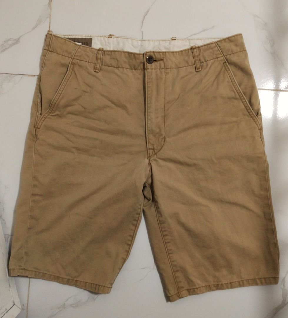 Levi's short size 34 (Category: Shorts) located in Trece Martires City. Submitted by cee_sar (Listing ID 1468847929, Image 3). Description: Levi's short size 34 Khaki W 34 x L21 Leg open 10 .