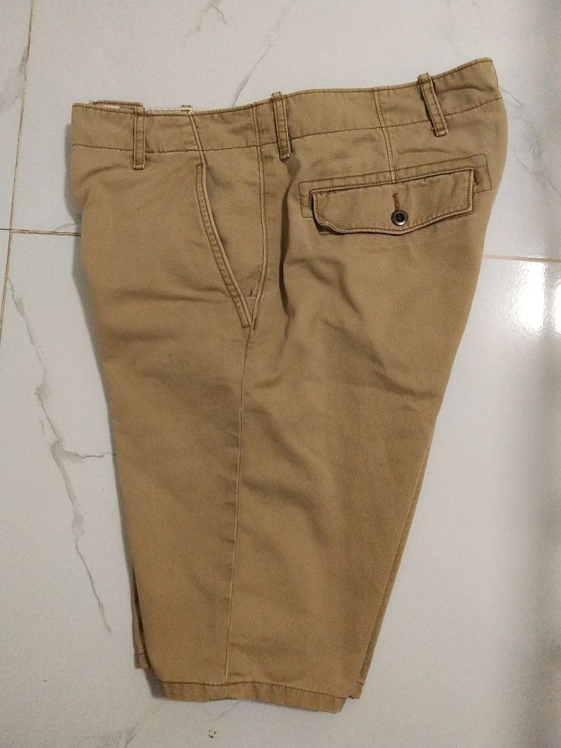 Levi's short size 34 (Category: Shorts) located in Trece Martires City. Submitted by cee_sar (Listing ID 1468847929, Image 2). Description: Levi's short size 34 Khaki W 34 x L21 Leg open 10 .