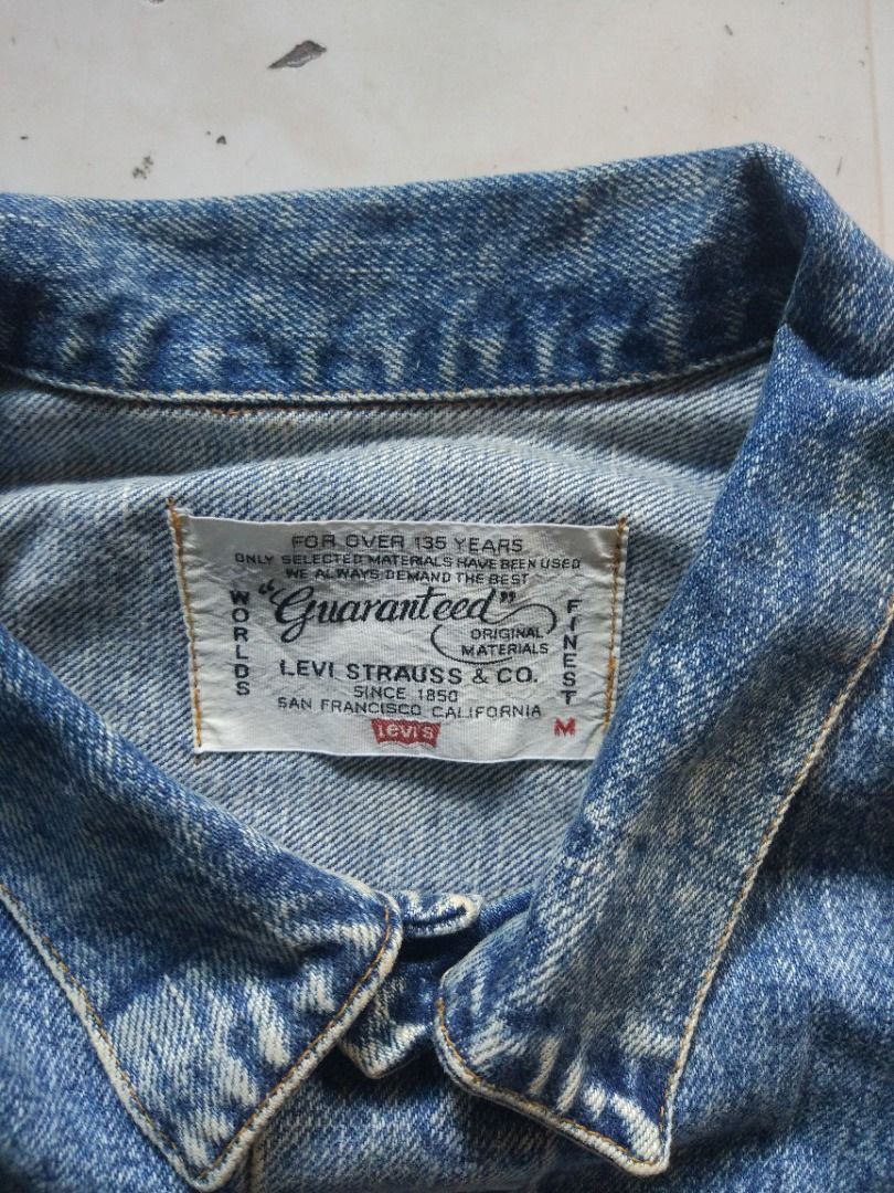 Levis Type 2 Denim Jacket M (Category: Coats, Jackets and Outerwear) located in Pasay City. Submitted by denimdude.ph (Listing ID 1468811788, Image 3). Description: boxy cut yellow spot at back and sleeve, last pics.