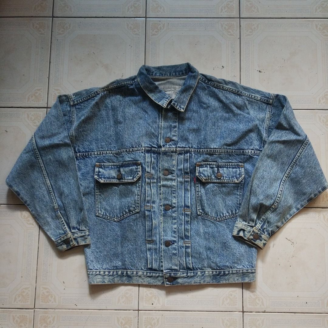 Levis Type 2 Denim Jacket M (Category: Coats, Jackets and Outerwear) located in Pasay City. Submitted by denimdude.ph (Listing ID 1468811788, Image 1). Description: boxy cut yellow spot at back and sleeve, last pics.