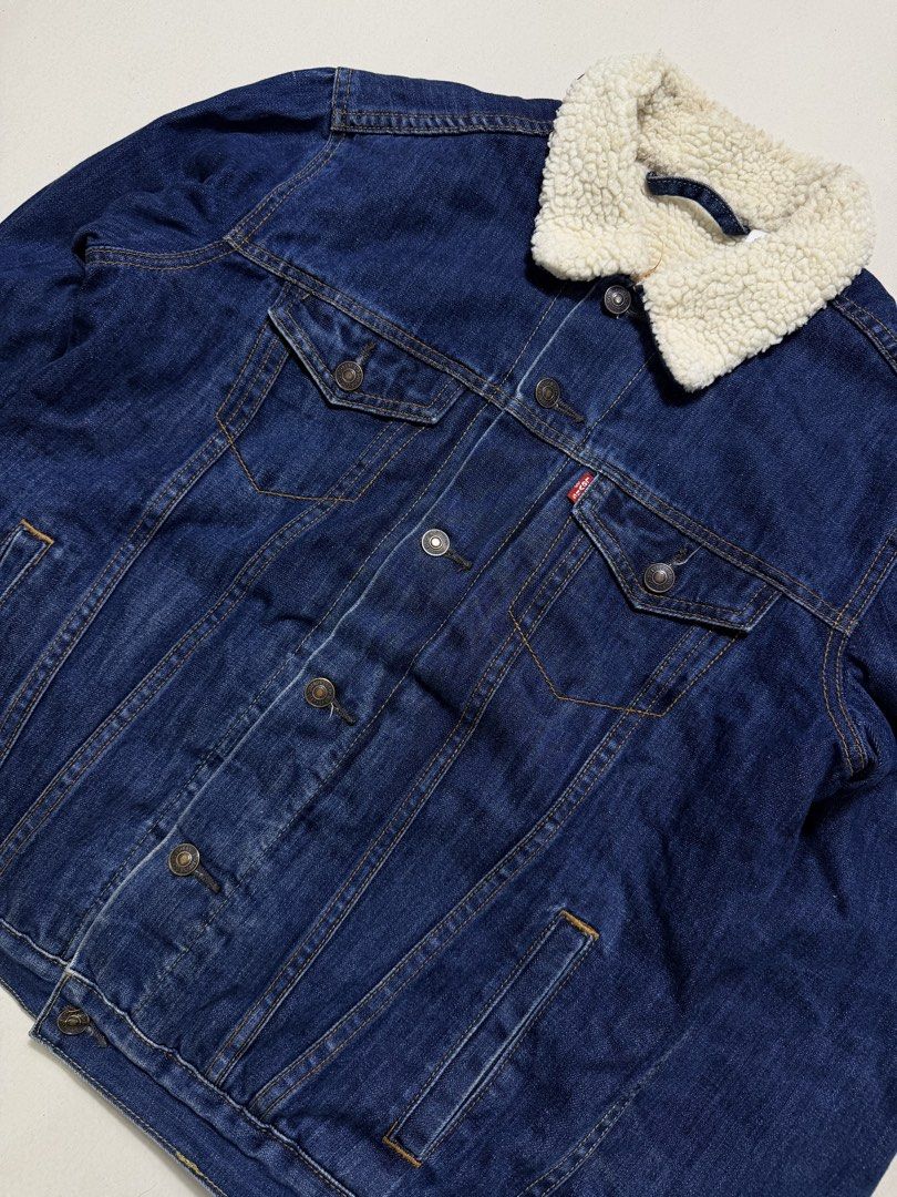 Levi’s Type III Sherpa Trucker Jacket (Category: Coats, Jackets and Outerwear) located in Baguio. Submitted by Vintogi.finds (Listing ID 1468791805, Image 2). Description: Width: 22.5 Length: 25 BOXY Small on tag Fits Medium to Large Color rate: 9.8/10 Pristine Condition ✨.