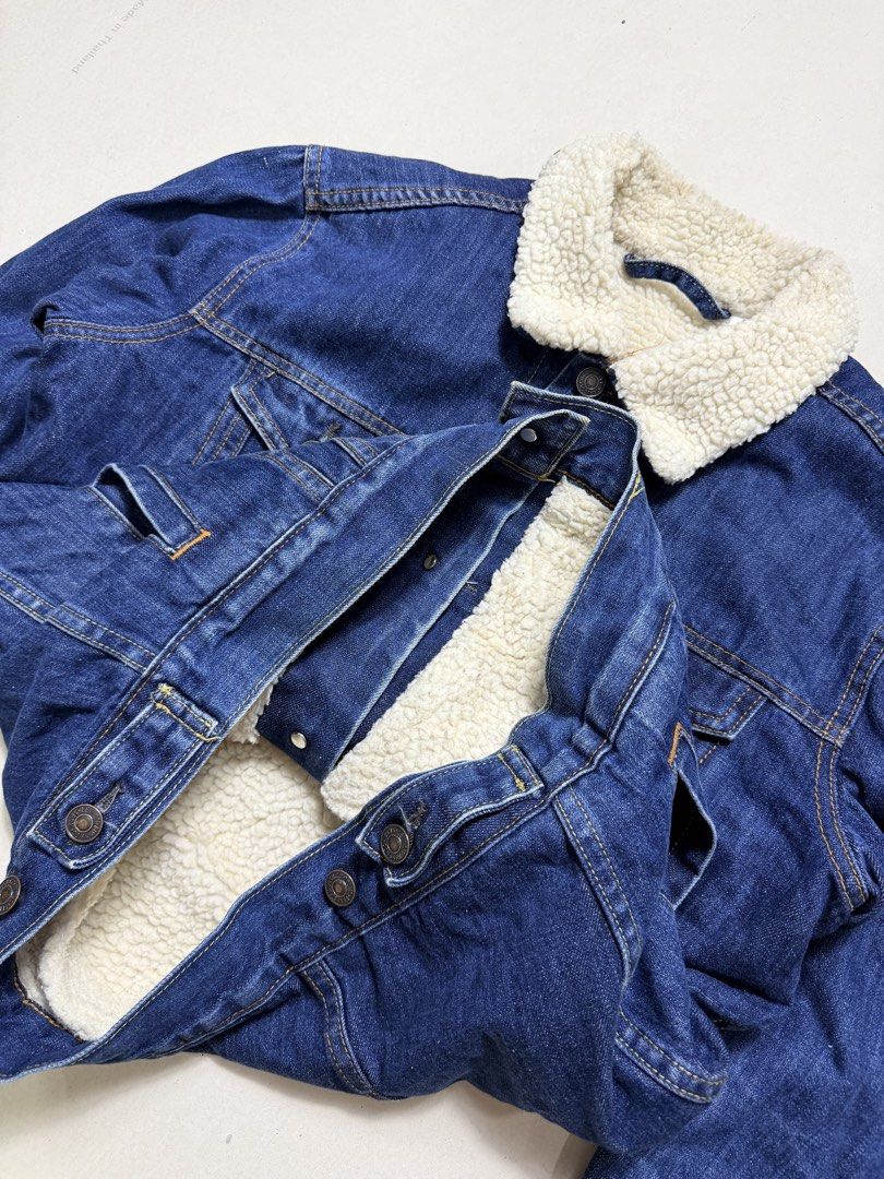 Levi’s Type III Sherpa Trucker Jacket (Category: Coats, Jackets and Outerwear) located in Baguio. Submitted by Vintogi.finds (Listing ID 1468791805, Image 3). Description: Width: 22.5 Length: 25 BOXY Small on tag Fits Medium to Large Color rate: 9.8/10 Pristine Condition ✨.