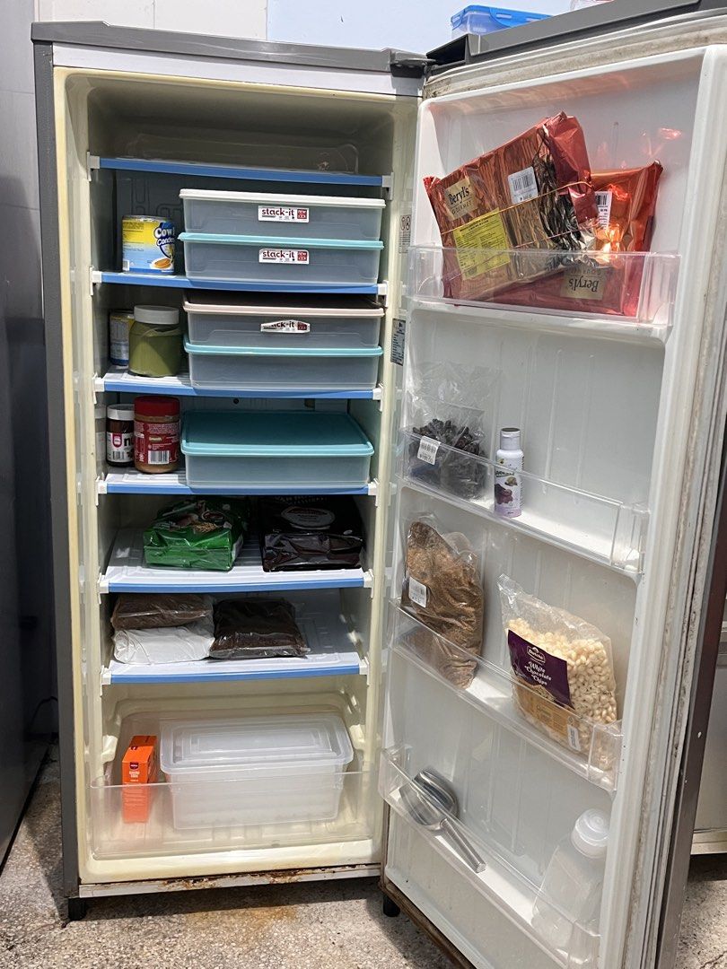 LG Upright / Single-Door Freezer (Category: Refrigerators and Freezers) located in Pasig City. Submitted by keniibanes (Listing ID 1468764237, Image 3). Description: LG Upright / Single-Door Freezer Price: ₱6,000 (Negotiable) Details & Specs: Brand: LG Type: Upright / Single-Door Freezer Size: Approx. 48” x 21” inches Key Features: - Heavy-duty and super lamig! - Used for a baking business - No functional issues, 100% working, plug and use! Issue