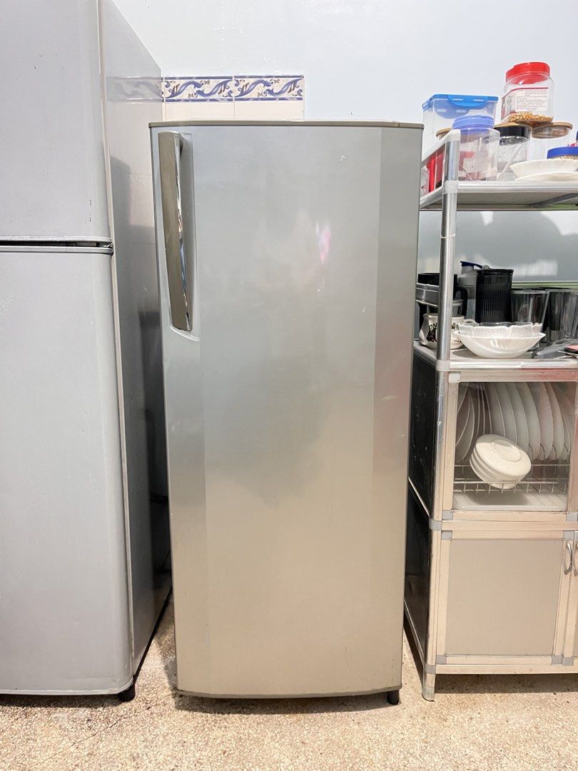 LG Upright / Single-Door Freezer (Category: Refrigerators and Freezers) located in Pasig City. Submitted by keniibanes (Listing ID 1468764237, Image 1). Description: LG Upright / Single-Door Freezer Price: ₱6,000 (Negotiable) Details & Specs: Brand: LG Type: Upright / Single-Door Freezer Size: Approx. 48” x 21” inches Key Features: - Heavy-duty and super lamig! - Used for a baking business - No functional issues, 100% working, plug and use! Issue