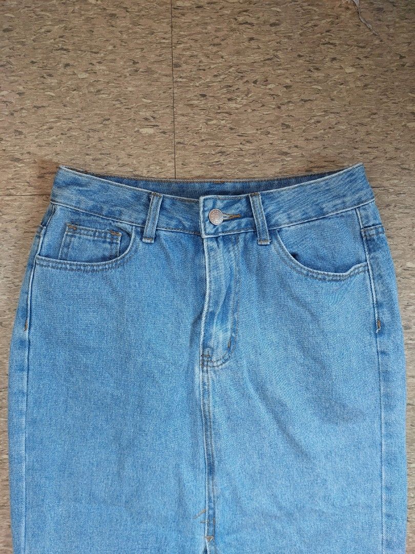 Light Blue Wash Front Slit Denim Skirt (Category: Skirts) located in Manila. Submitted by kodaprimo_ (Listing ID 1468746539, Image 2). Description: waist: 27 pls message me for when worn!.