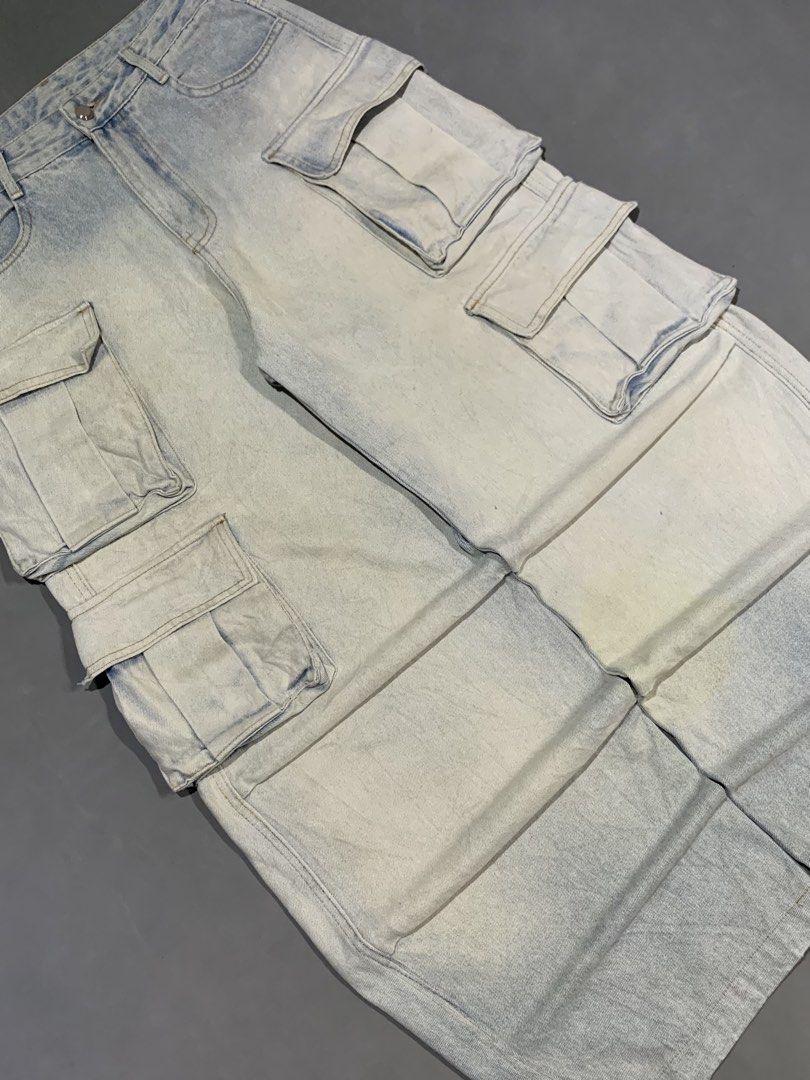 LIGHT WASH CARGO BAGGY (Category: Jeans) located in Quezon City. Submitted by jnkfit_denim (Listing ID 1468927427, Image 2). Description: LIGHT WASH BAGGY MULTI POCKETS CARGO BRAND: DDNPHH waistline: 30 length: 41 thigh: 14 leg opening: 10 [ hard denim, thick fabric, has a yellow stain, natanggal na upon washing it, solid ng fittings heavy din, highly reco for street wear! ] MINE: 850php.