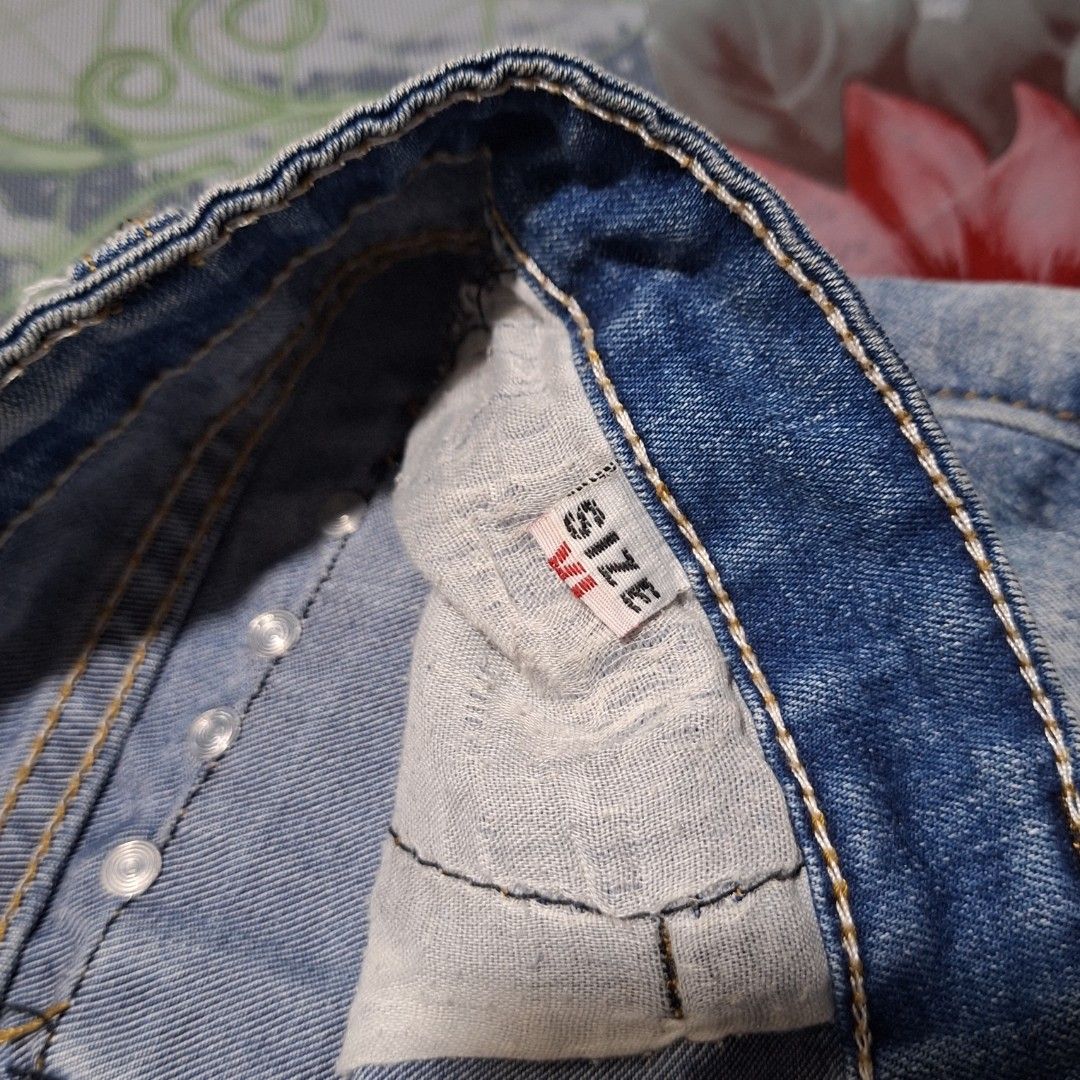 Lightwash and low waist denim short (Category: Shorts) located in Pasig City. Submitted by zelzelly (Listing ID 1468758364, Image 3). Description: Denim short RFS: Decluterring and too big for my size • Size - XL on tag • Length - 25cm/10.5inch • Opening - 11 inch/26cm • Light wash and low waist denim short • Metallic studs details along the upper back pockets 📍Can do meetups in any LRT2 stations - Lalamove • Accepts cash on hand and Gcash as pa