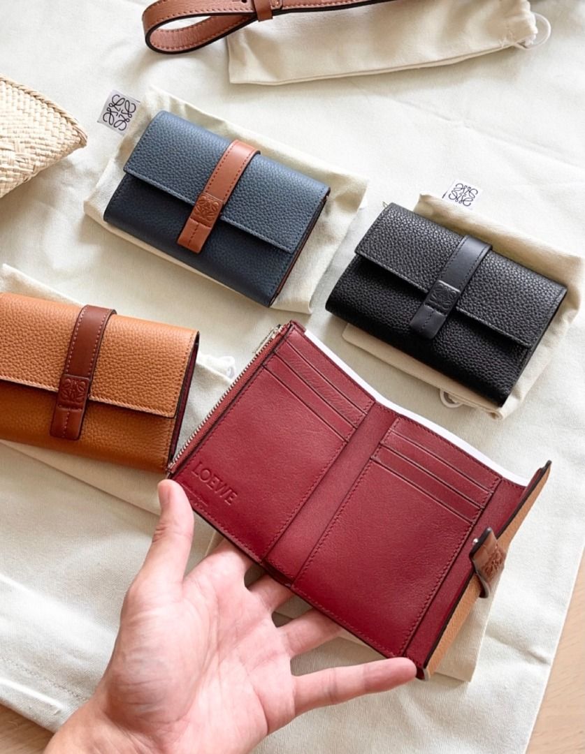 loew leather wallet short (Category: Wallets & Card holders) located in Quezon City. Submitted by japanandsingaporeluxepreloved (Listing ID 1468726672, Image 2). Description: .