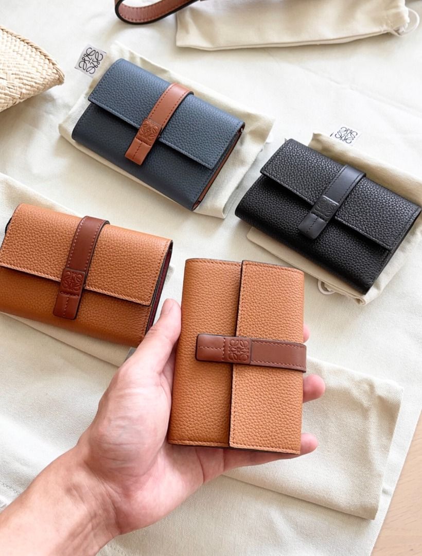 loew leather wallet short (Category: Wallets & Card holders) located in Quezon City. Submitted by japanandsingaporeluxepreloved (Listing ID 1468726672, Image 1). Description: .