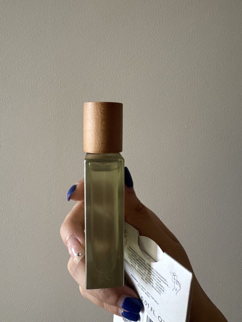 Loewe Aire Perfume (Category: Fragrance & Deodorants) located in Quezon City. Submitted by rinezha (Listing ID 1468751367, Image 3). Description: Loewe Aire EDT 30ml. If you are into floral and fresh scents, you’d love this Impulse buy and still almost full, I just sprayed it once and did not like the scent on me. bought in Spain, but threw the box. can provide the paper bag tho!! .