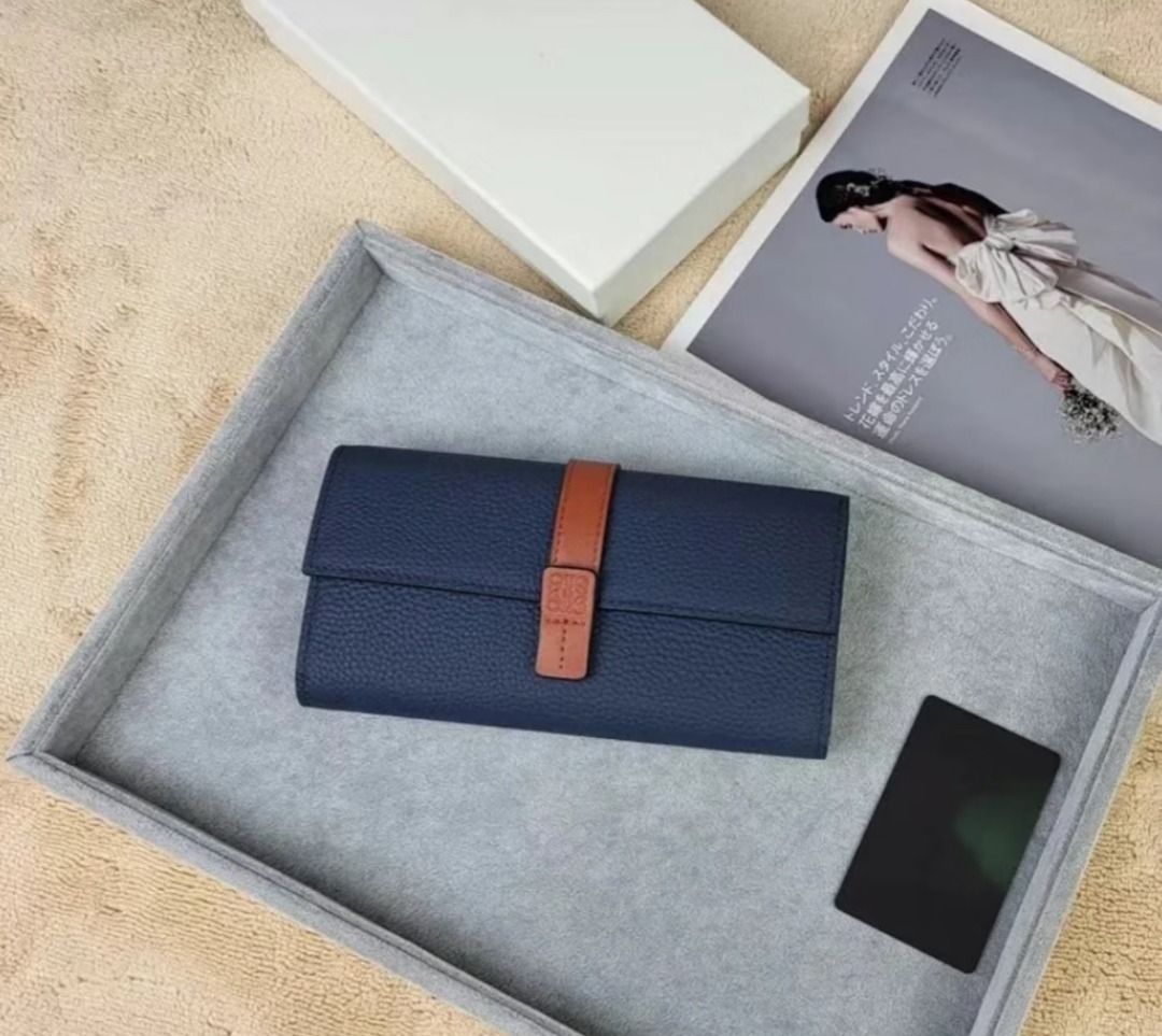 loewe long wallet (Category: Wallets & Card holders) located in Quezon City. Submitted by japanandsingaporeluxepreloved (Listing ID 1468726563, Image 2). Description: .