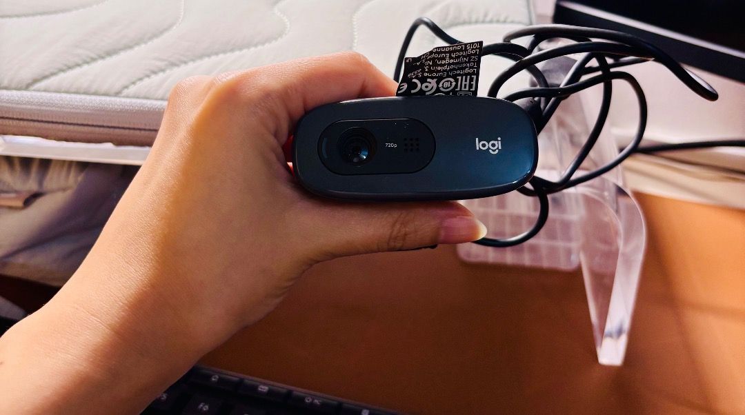 Logitech bundle (Category: Other Mobile & Gadget Accessories) located in Muntinlupa City. Submitted by jakibasila65102 (Listing ID 1468768583, Image 3). Description: MK295 keyboard M220 mouse C310 web cam.