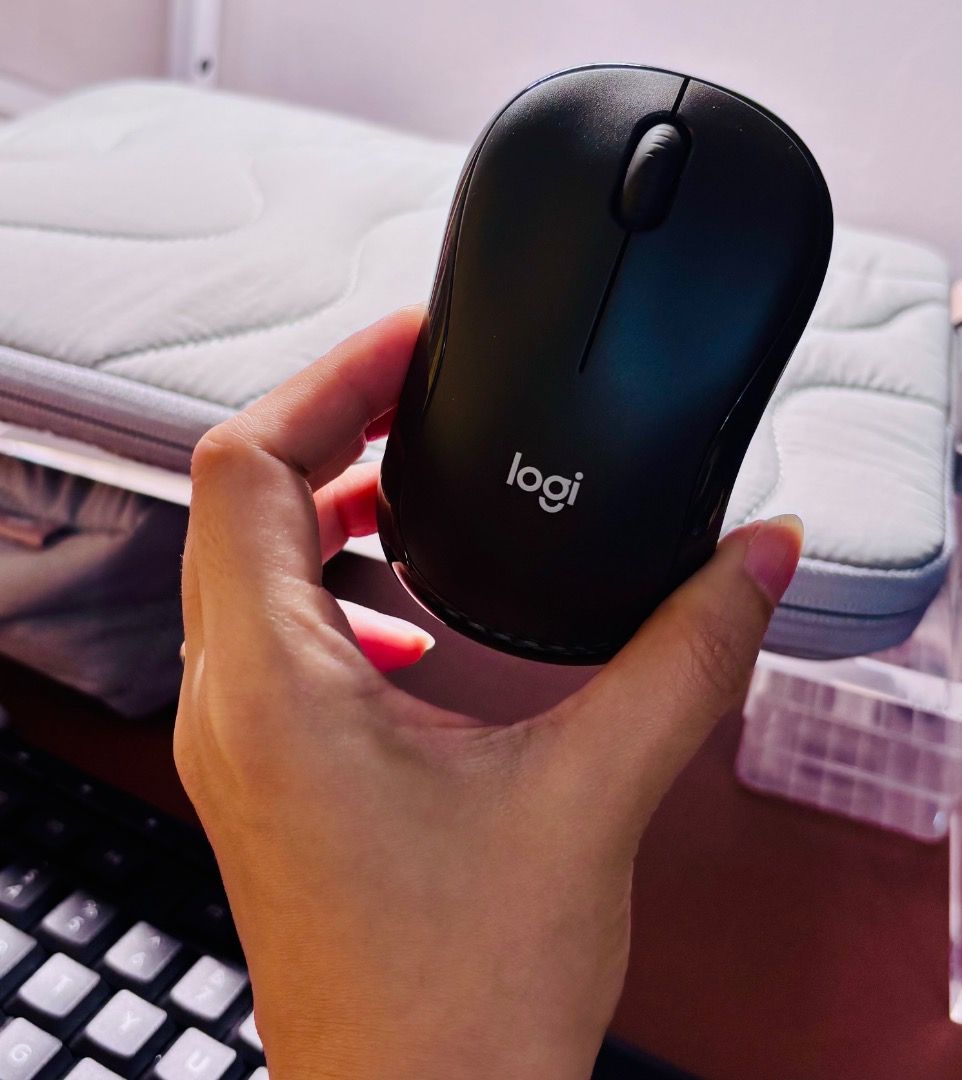 Logitech bundle (Category: Other Mobile & Gadget Accessories) located in Muntinlupa City. Submitted by jakibasila65102 (Listing ID 1468768583, Image 2). Description: MK295 keyboard M220 mouse C310 web cam.