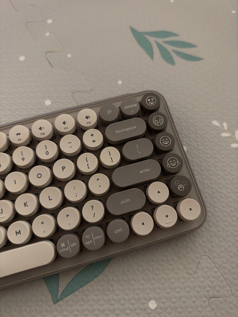 Logitech Popkeys (Gray) (Category: Computer Keyboard) located in Pasig City. Submitted by haynab_ (Listing ID 1468844412, Image 2). Description: - Shipping fee is shouldered by buyer - No return. No exchange policy. Within MM (shipping via gogoexpress): ₱80 Shipping can also be arranged by buyer .