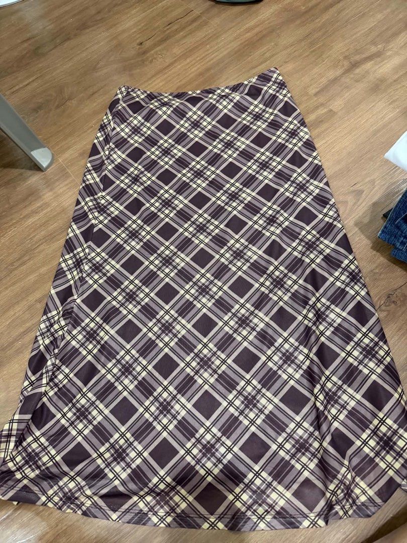 long plaid skirt (Category: Skirts) located in Manila. Submitted by yncldo (Listing ID 1468793382, Image 1). Description: .
