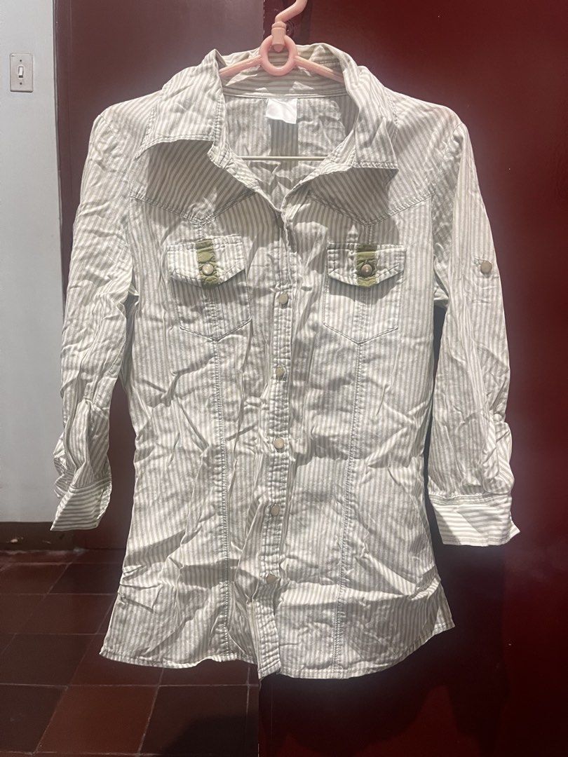 long sleeves button down polo top (Category: Longsleeves) located in Quezon City. Submitted by mademoisjelle (Listing ID 1468867432, Image 1). Description: .