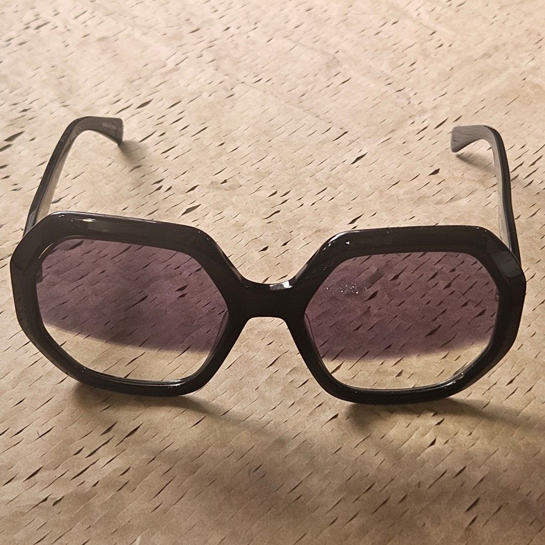 Longchamp Black Geometric Sunglasses (Category: Sunglasses & Eyewear) located in Imus. Submitted by a.niko (Listing ID 1468750034, Image 2). Description: - Brand: Longchamp - Frame: Black thick geometric frames - Origin: Made in China (measurements stamped on inner temple) - Condition: Sturdy hinges, well-maintained - Inclusions: cleaning cloth - Perfect for stylish everyday wear!.