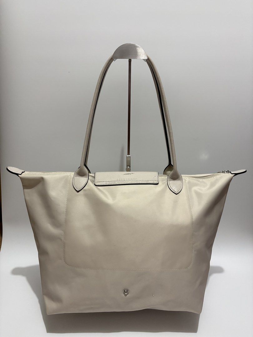 Longchamp Large Long Handle (Category: Luxury Bags & Wallets) located in Subic. Submitted by dear.jeveaph (Listing ID 1468751306, Image 2). Description: Longchamp Le Pliage Large Long Handle Minimal signs of use With patch stains Needs wash ₱ 600.00 READ BEFORE BUYING ‼️ All photos are posted. Please perform your own authentication beforehand. If in DOUBT, please do NOT buy. ‼️ Friendly reminder: This is a preloved bag. Please manage your expecta