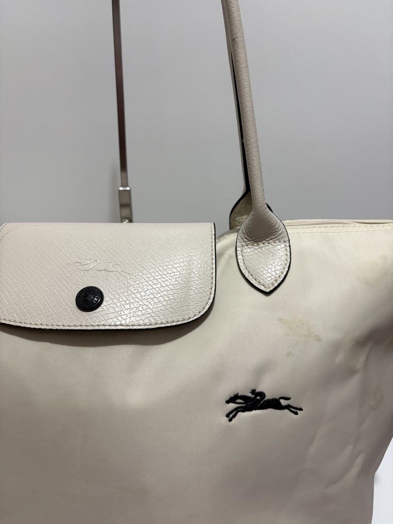 Longchamp Large Long Handle (Category: Luxury Bags & Wallets) located in Subic. Submitted by dear.jeveaph (Listing ID 1468751306, Image 3). Description: Longchamp Le Pliage Large Long Handle Minimal signs of use With patch stains Needs wash ₱ 600.00 READ BEFORE BUYING ‼️ All photos are posted. Please perform your own authentication beforehand. If in DOUBT, please do NOT buy. ‼️ Friendly reminder: This is a preloved bag. Please manage your expecta