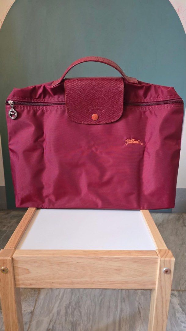 Longchamp Le Pliage Club Document holder now only Php2,990 (Category: Tote Bags) located in Mandaluyong City. Submitted by camrypgo (Listing ID 1468806285, Image 2). Description: Original LC Document bag. Never been used. Can fit 15 inches laptop. Price negotiable for sure buyer.