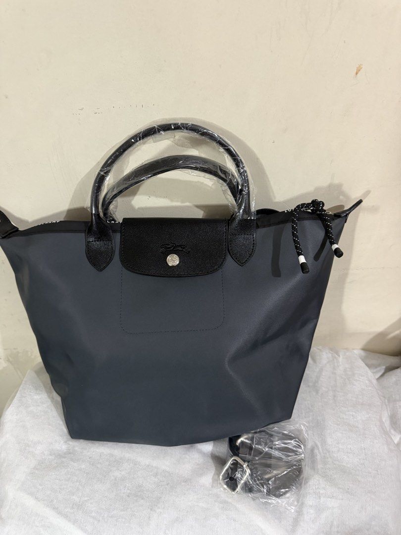 Longchamp Le Pliage Energy (Category: Shoulder Bags) located in Quezon City. Submitted by vluxxe (Listing ID 1468843294, Image 1). Description: Dark gray with detachable shoulder strap Lightweight waterproof material Measurement:See photos .