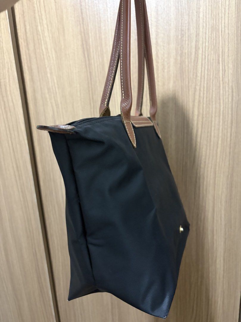 *Longchamp Le Pliage Long Handle* (Category: Luxury Bags & Wallets) located in Mandaluyong City. Submitted by localbudol (Listing ID 1468888320, Image 3). Description: .