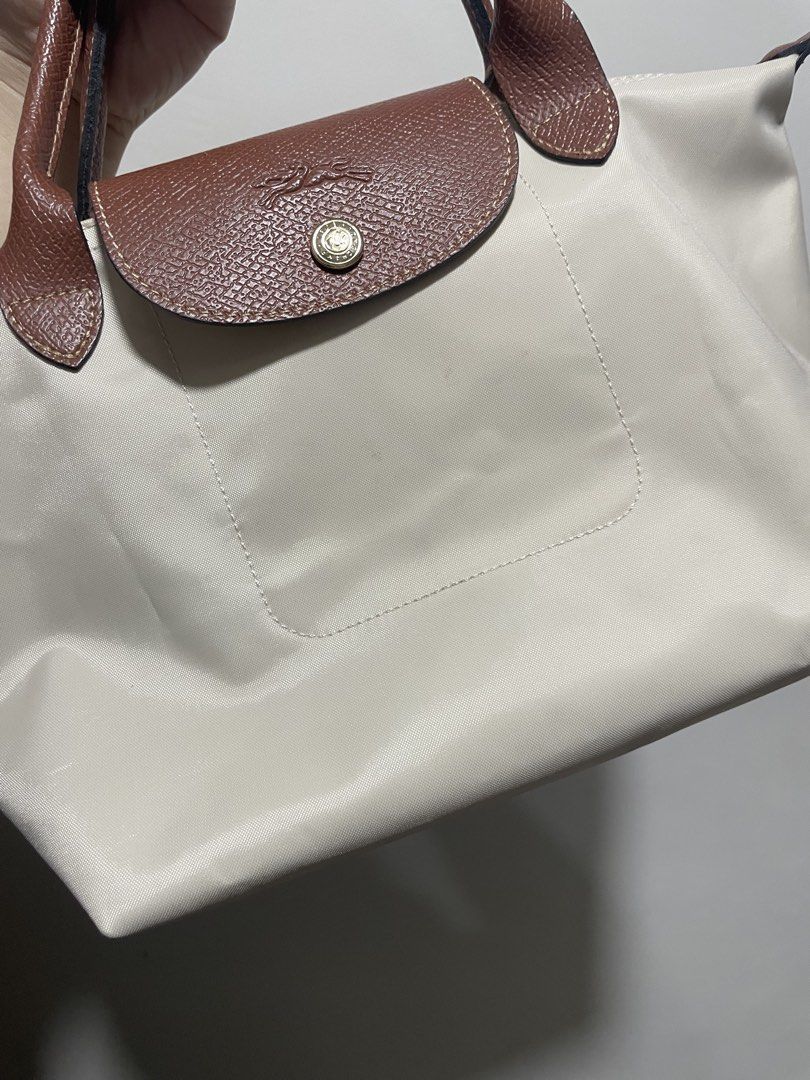 Longchamp Le Pliage (Paper) (Category: Luxury Bags & Wallets) located in Imus. Submitted by aplz_ (Listing ID 1468887473, Image 2). Description: Small Short handle Used twice.