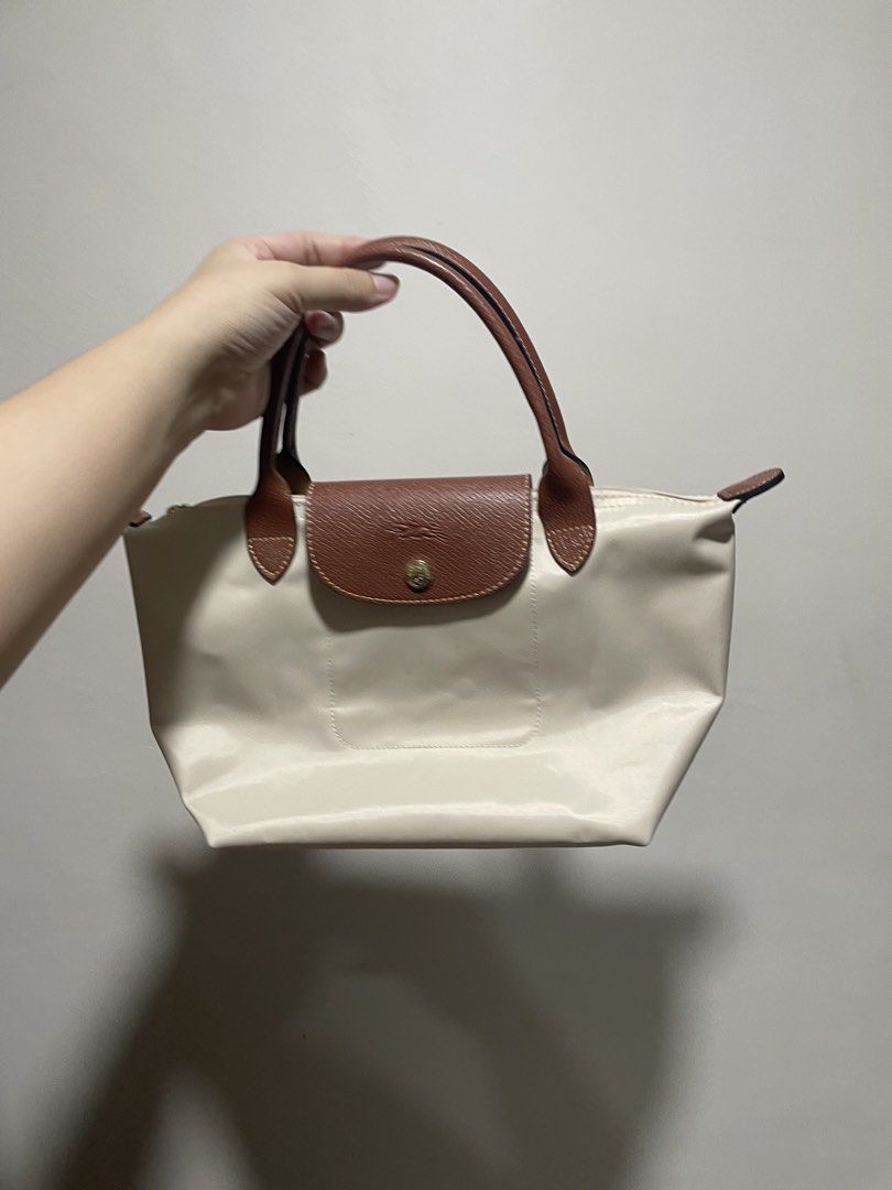 Longchamp Le Pliage (Paper) (Category: Luxury Bags & Wallets) located in Imus. Submitted by aplz_ (Listing ID 1468887473, Image 1). Description: Small Short handle Used twice.