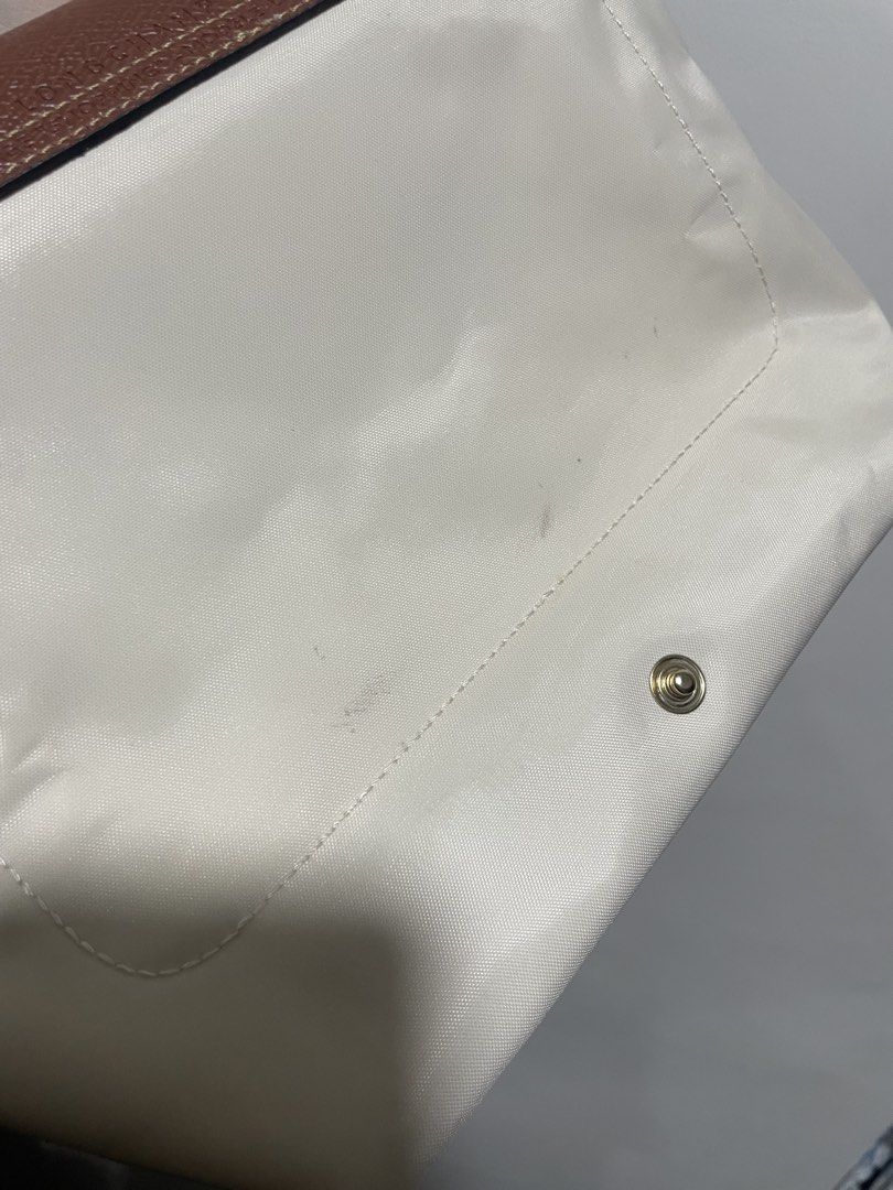 Longchamp Le Pliage (Paper) (Category: Luxury Bags & Wallets) located in Imus. Submitted by aplz_ (Listing ID 1468887473, Image 3). Description: Small Short handle Used twice.
